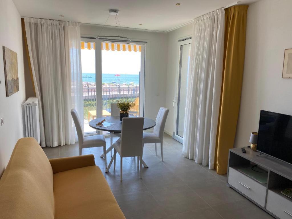 Nuovo Residence Serenissima Frontemare - Agenzia Cocal กาออร์เล ภายนอก รูปภาพ