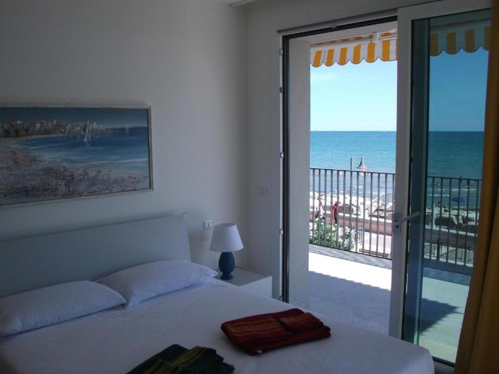 Nuovo Residence Serenissima Frontemare - Agenzia Cocal กาออร์เล ภายนอก รูปภาพ